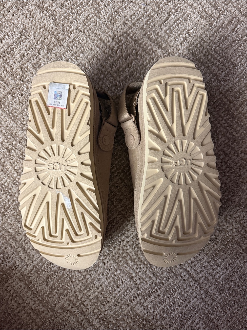 NWOT UGGS Clogs - Picture 2 of 3